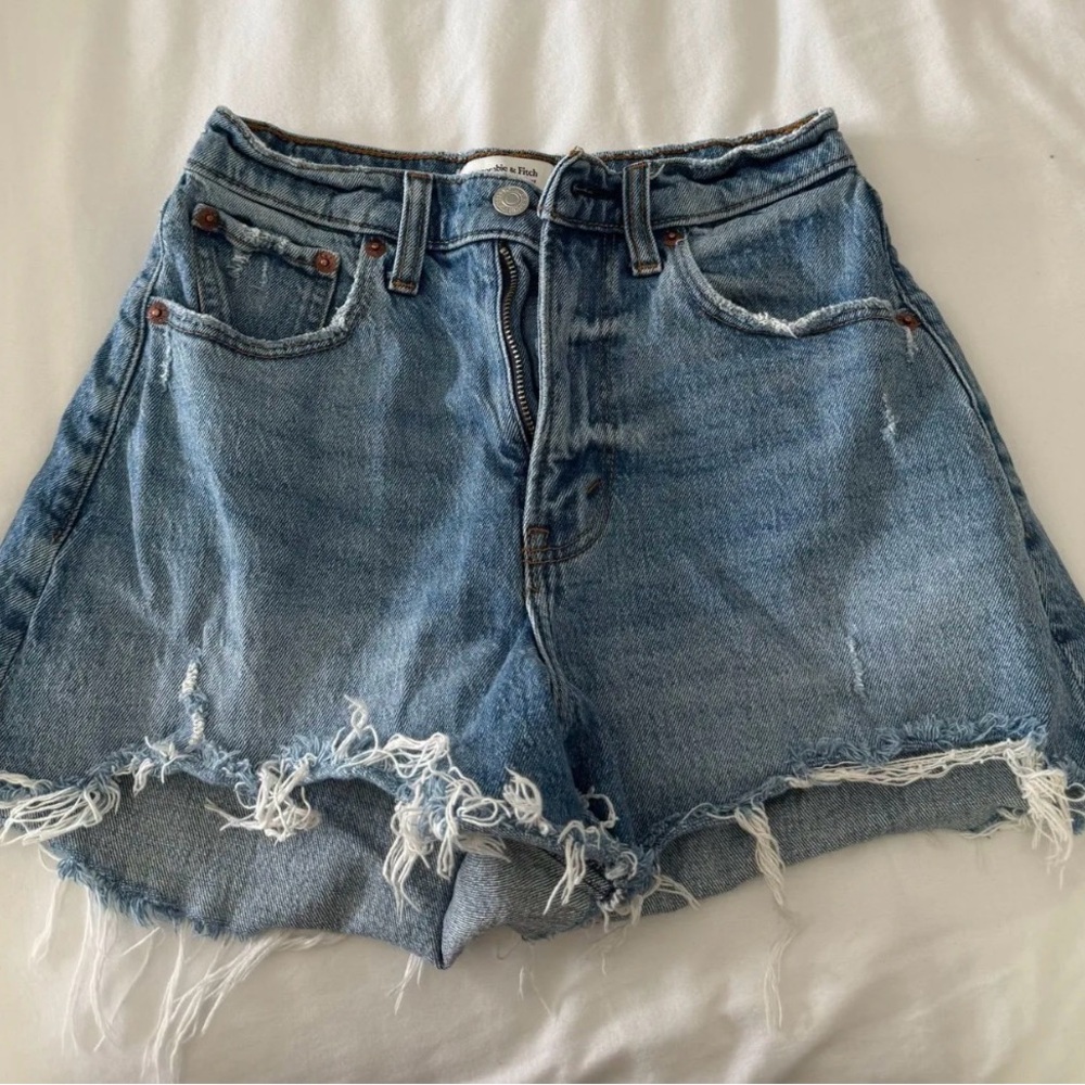 Abercrombie & Fitch 90s Relaxed Cutoff Jeans Short High Rise Curve Love Sz 24/00
